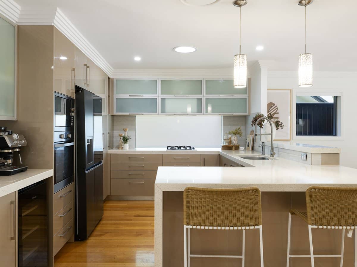 83 Amalfi Drive, SURFERS PARADISE - Thumbnail 6