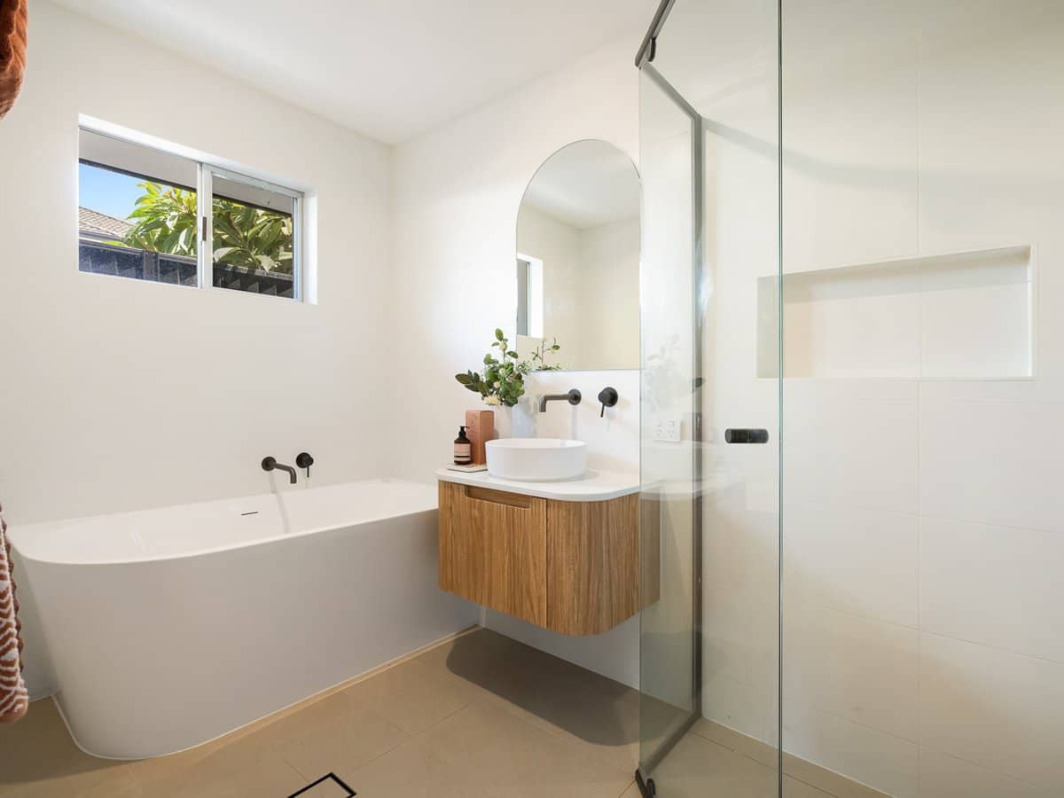 83 Amalfi Drive, SURFERS PARADISE - Thumbnail 16