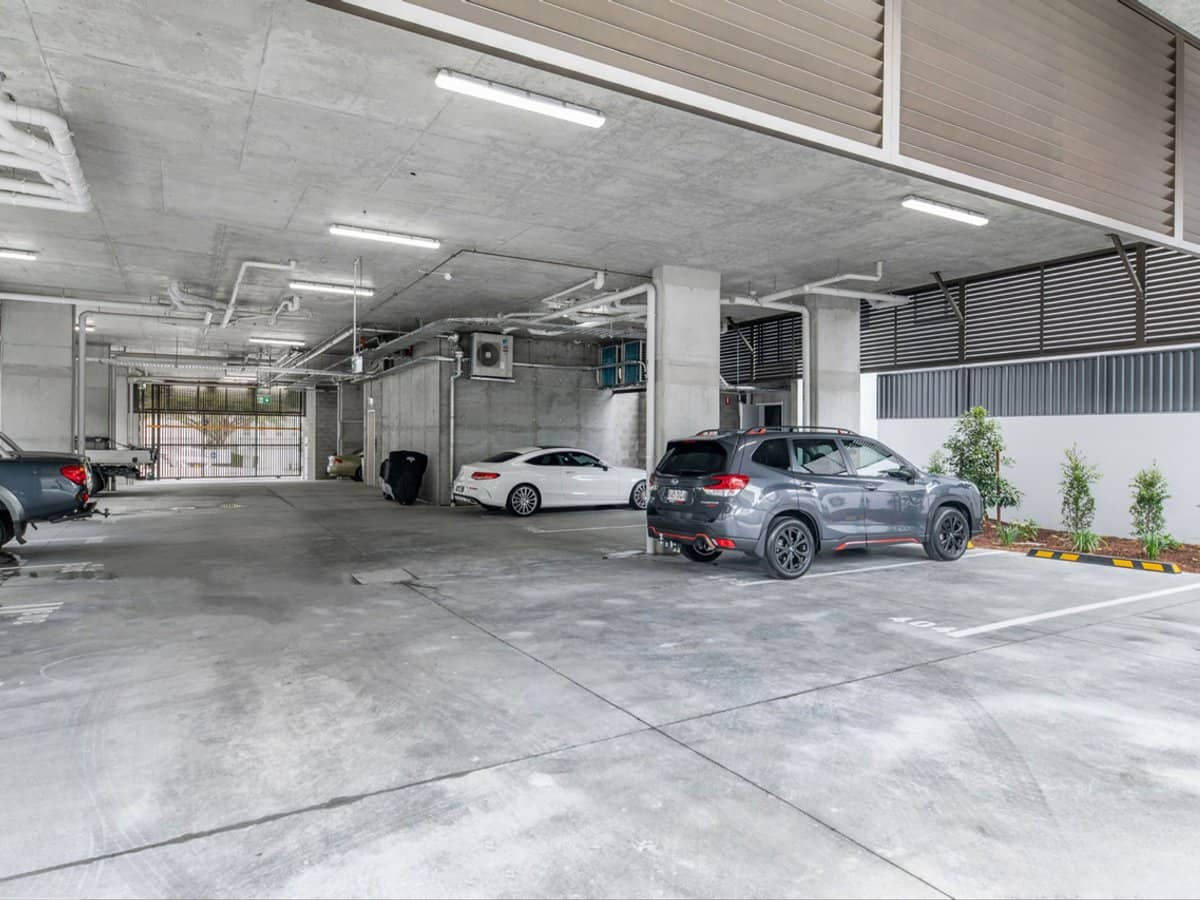 135 Eugaree Street, SOUTHPORT - Thumbnail 30