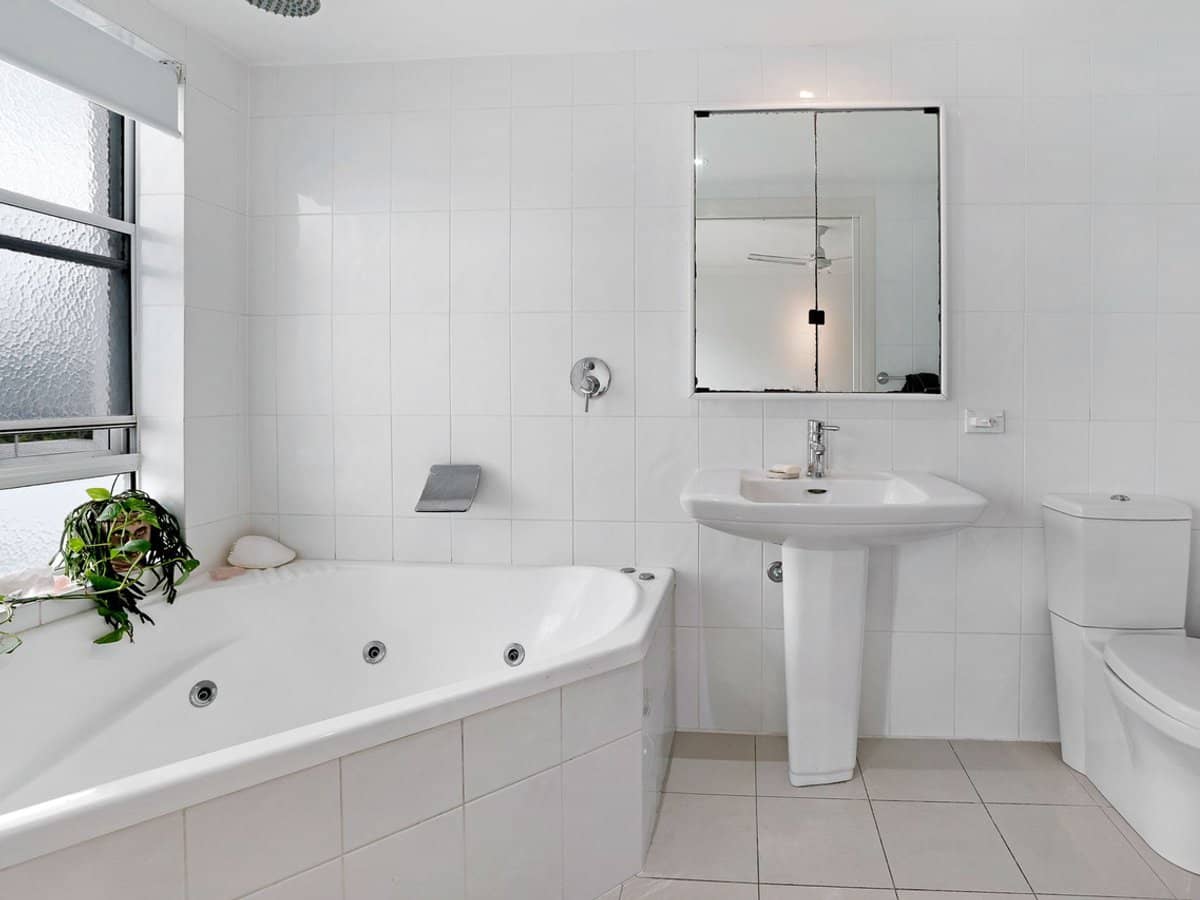 6/50-52 Rutledge Street, COOLANGATTA - Thumbnail 16