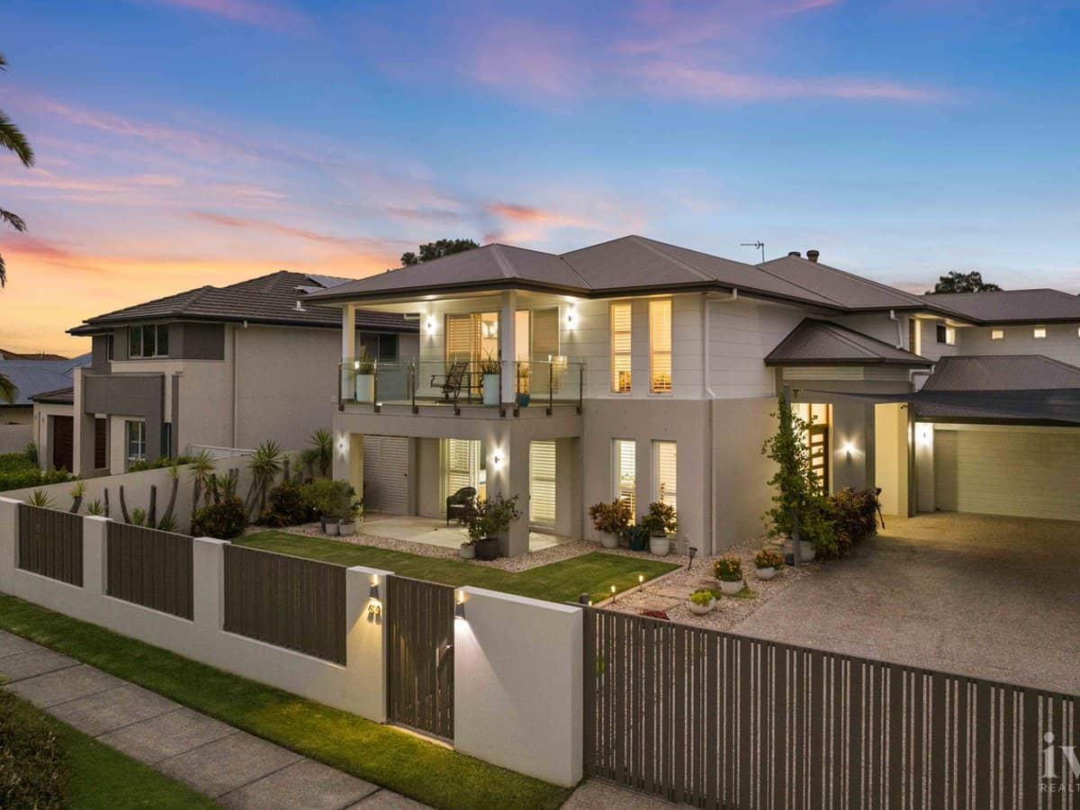 33 The Peninsula, Helensvale - Thumbnail 1