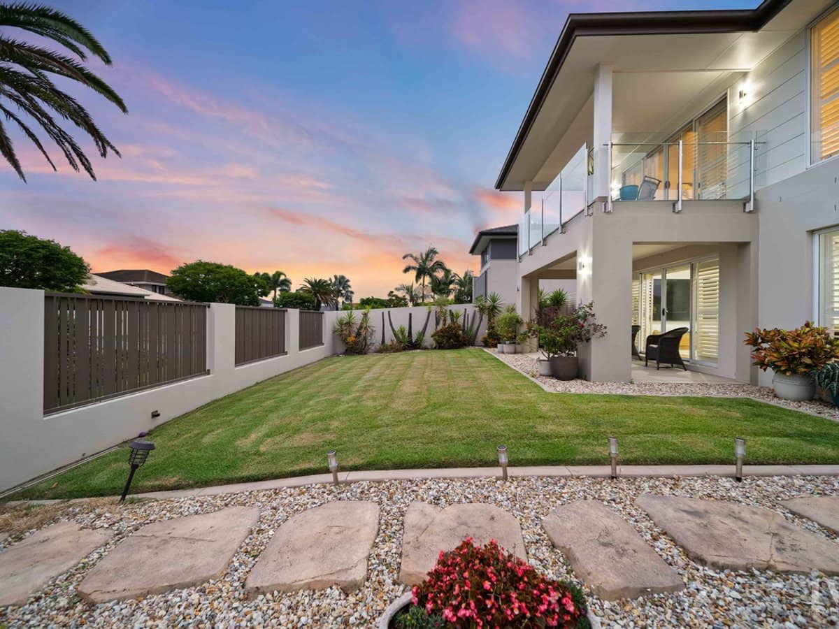 33 The Peninsula, Helensvale - Thumbnail 3