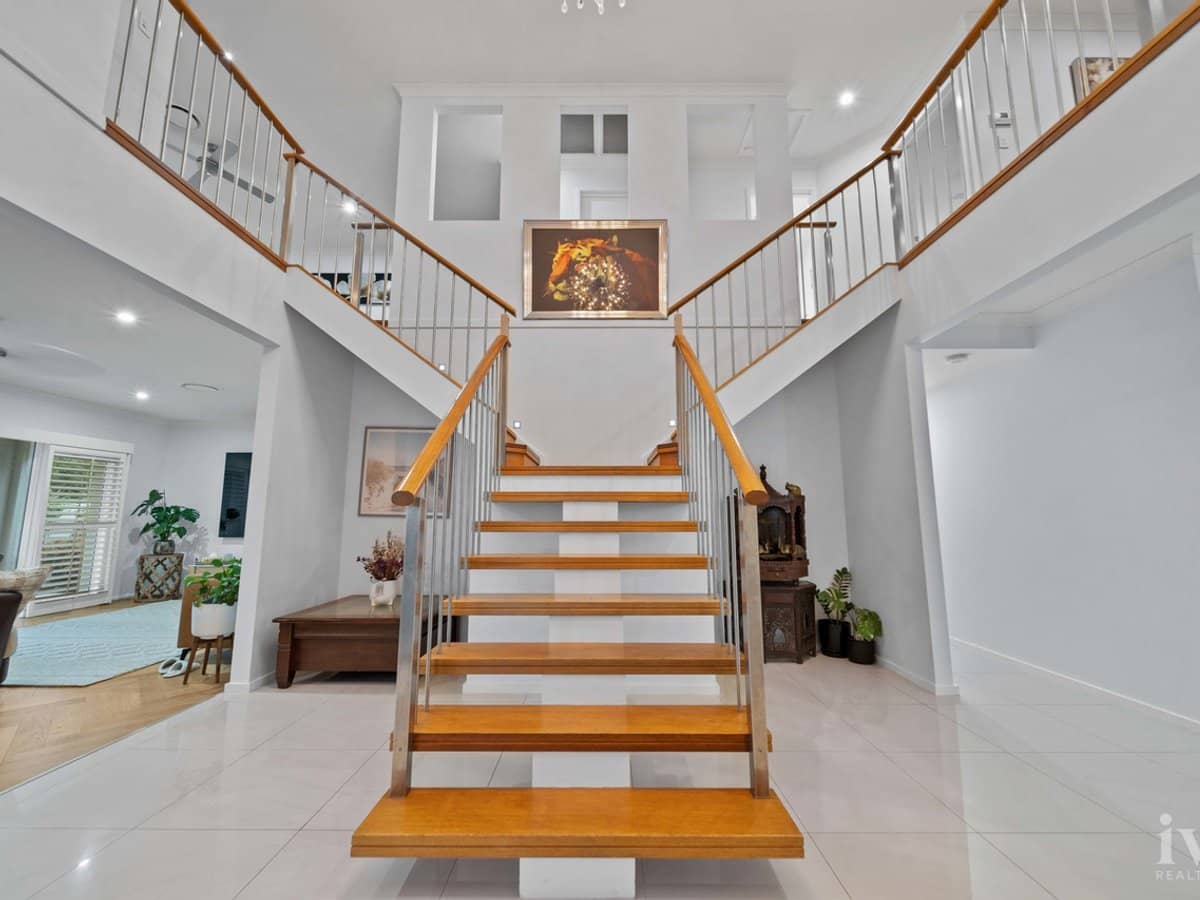 33 The Peninsula, Helensvale - Thumbnail 4