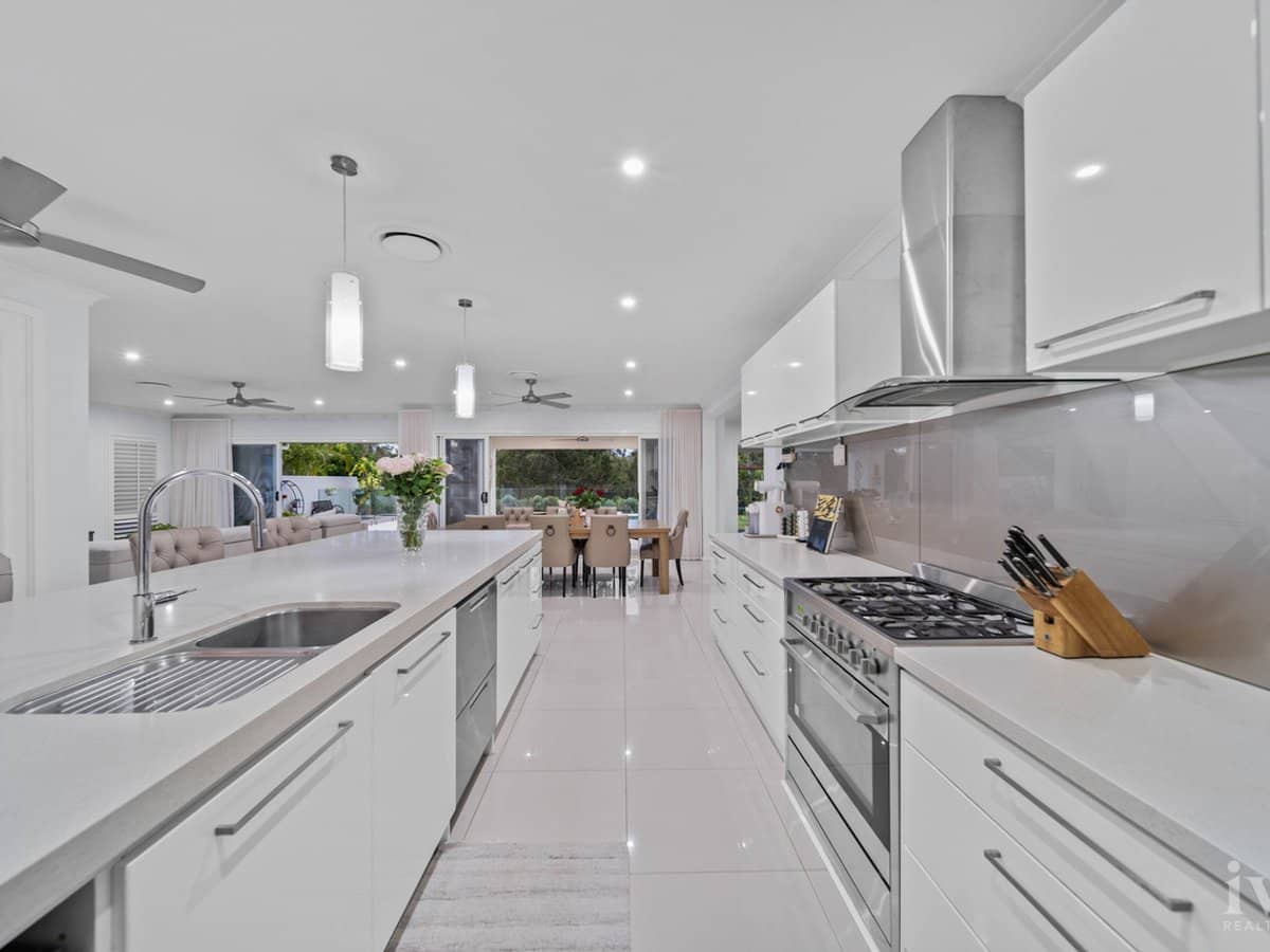 33 The Peninsula, Helensvale - Thumbnail 7