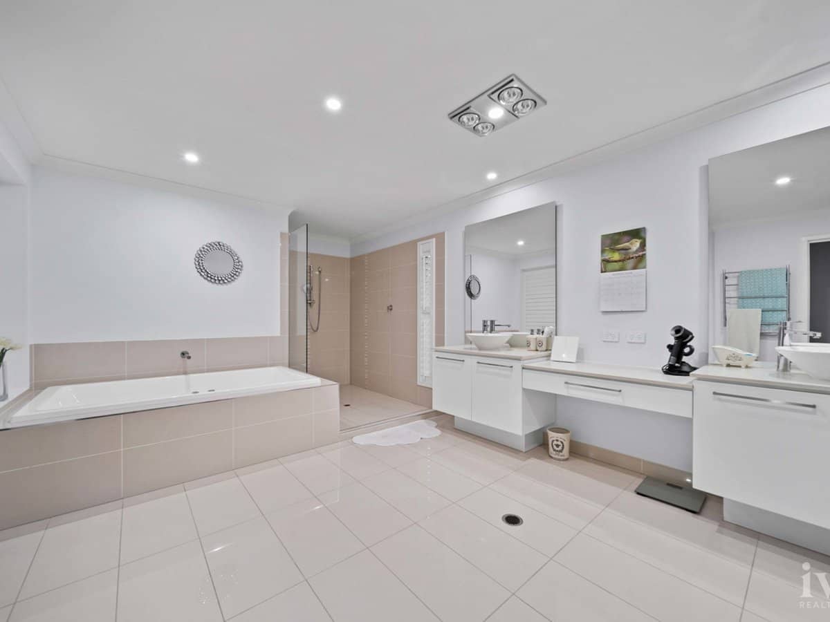 33 The Peninsula, Helensvale - Thumbnail 18