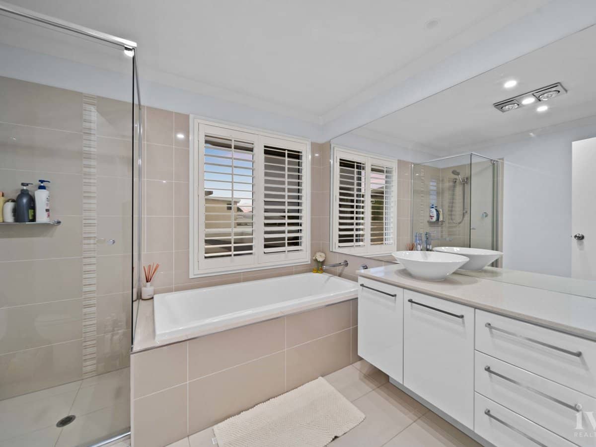 33 The Peninsula, Helensvale - Thumbnail 22