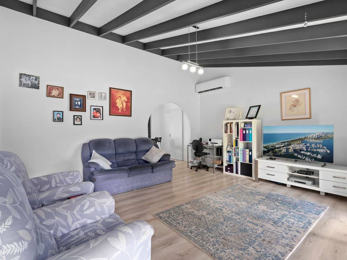 12 Carrabean Avenue, Ashmore - Thumbnail 6