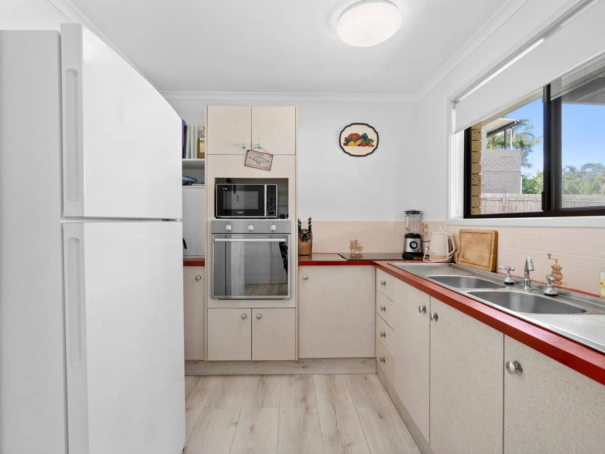 12 Carrabean Avenue, Ashmore - Thumbnail 8