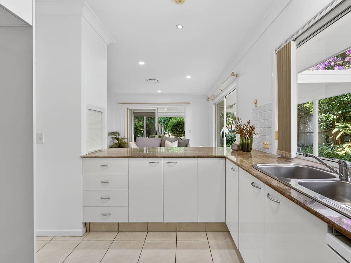 268-274 Ashmore Road, BENOWA - Thumbnail 6