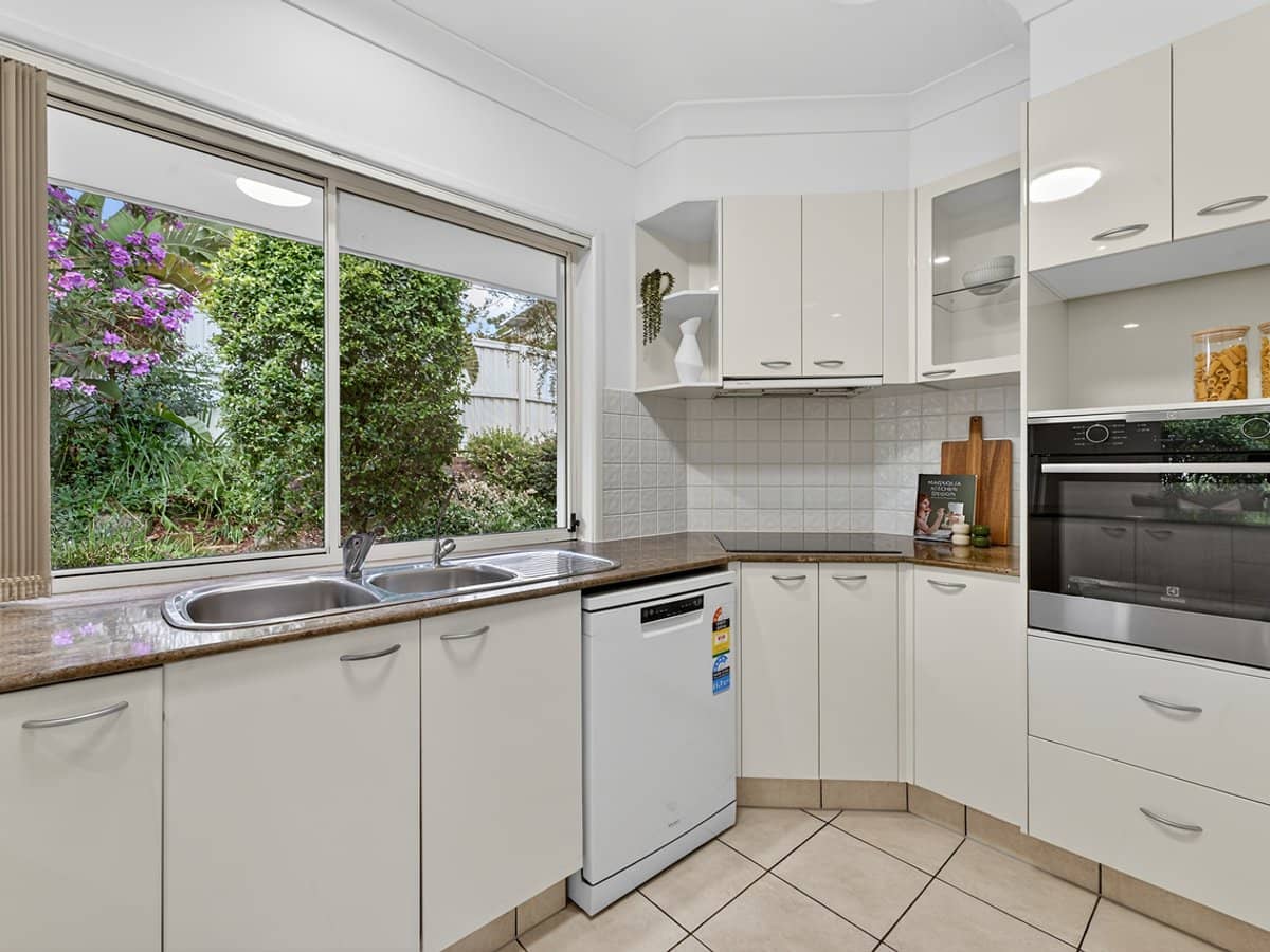268-274 Ashmore Road, BENOWA - Thumbnail 7