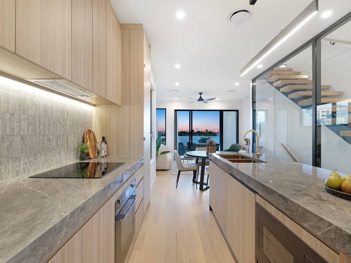 19 Watts Drive, VARSITY LAKES - Thumbnail 1