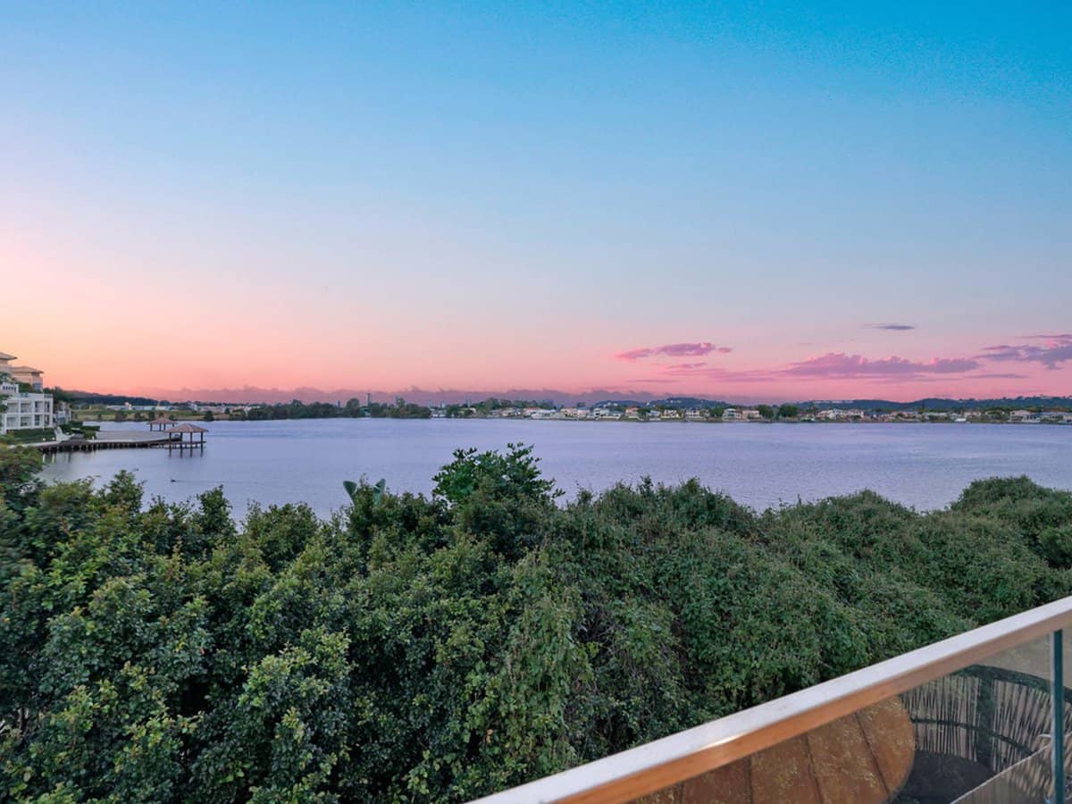 19 Watts Drive, VARSITY LAKES - Thumbnail 2