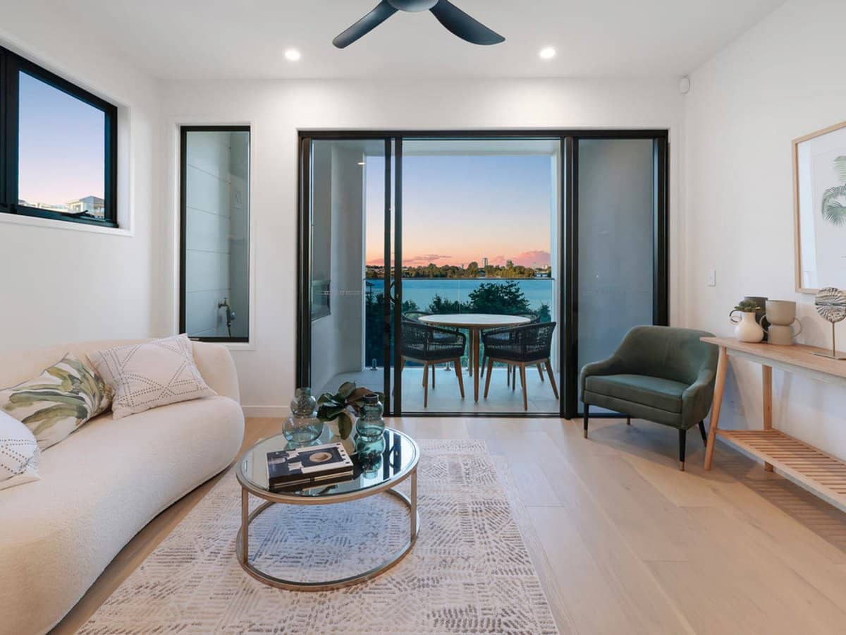 19 Watts Drive, VARSITY LAKES - Thumbnail 3