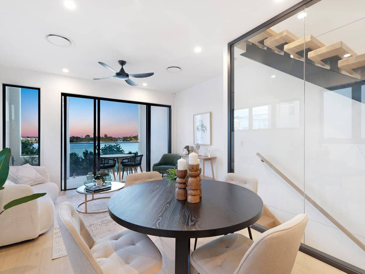 19 Watts Drive, VARSITY LAKES - Thumbnail 4