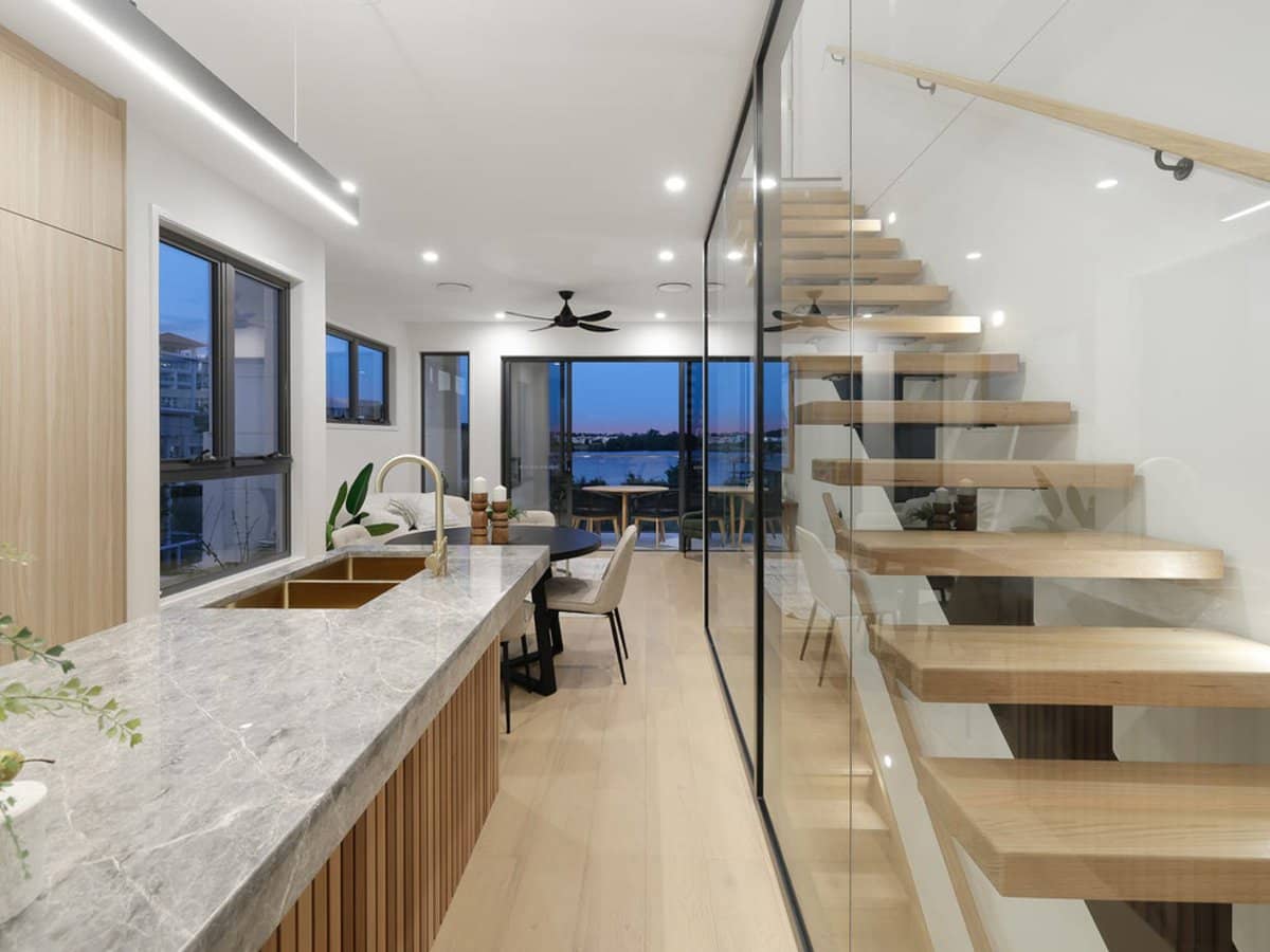 19 Watts Drive, VARSITY LAKES - Thumbnail 5