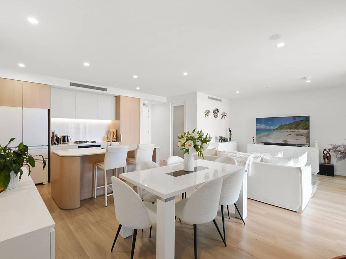 146 Surf Parade, Broadbeach - Thumbnail 1