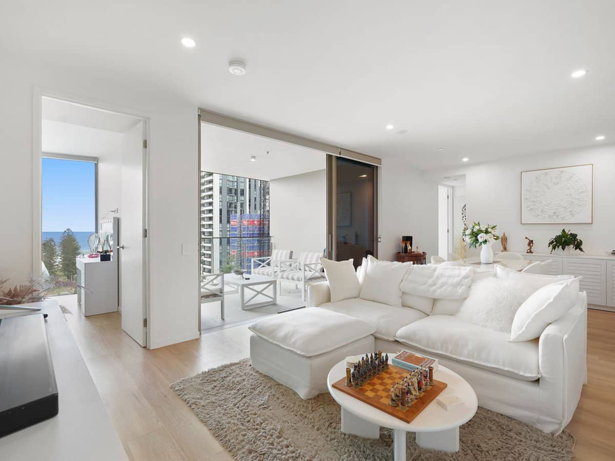 146 Surf Parade, Broadbeach - Thumbnail 3