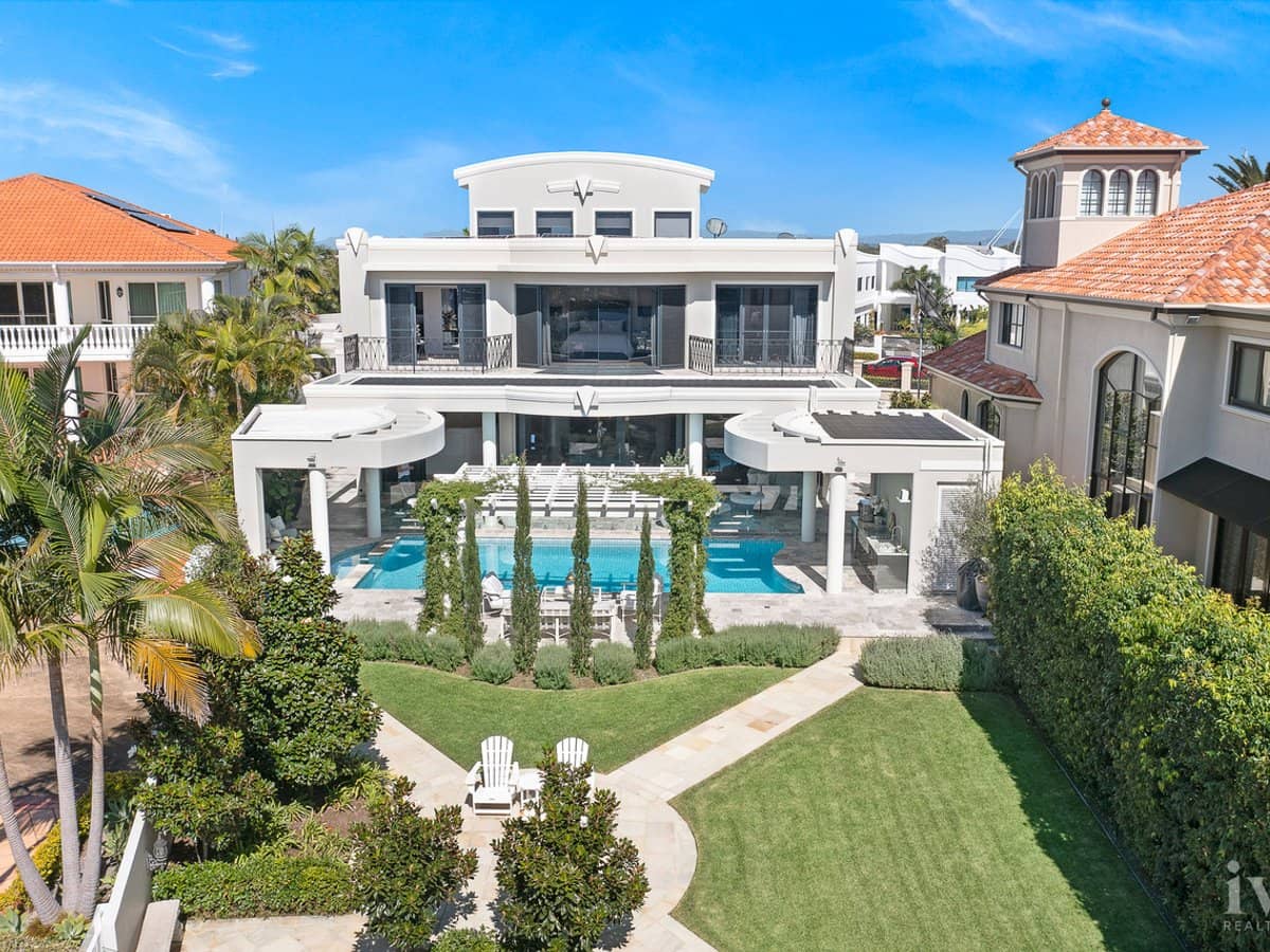 35 Brittanic Crescent, Sovereign Islands - Thumbnail 1