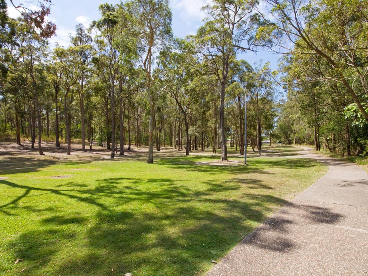 20 Allspice Drive, ASHMORE - Thumbnail 32