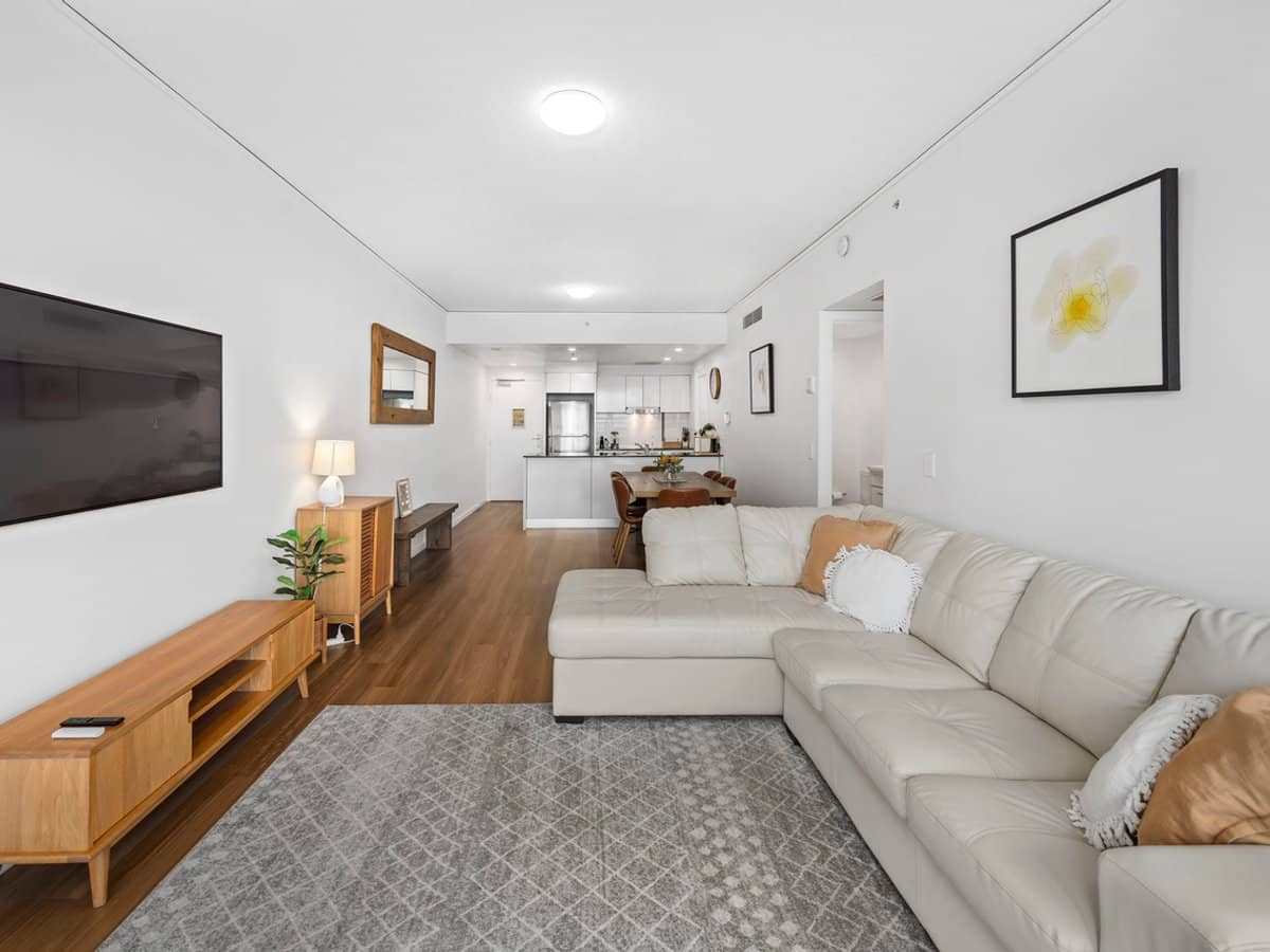 22 Surf Parade, BROADBEACH - Thumbnail 5