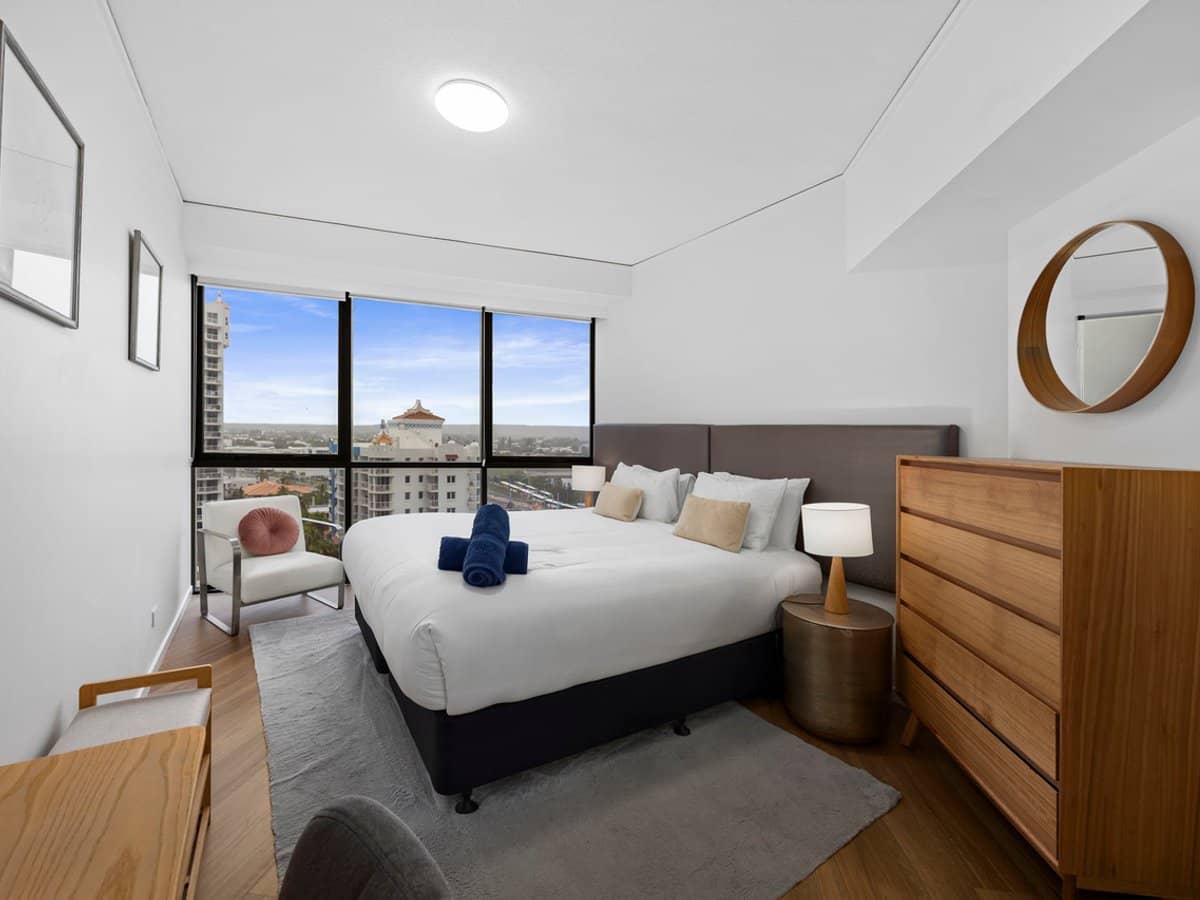 22 Surf Parade, BROADBEACH - Thumbnail 7