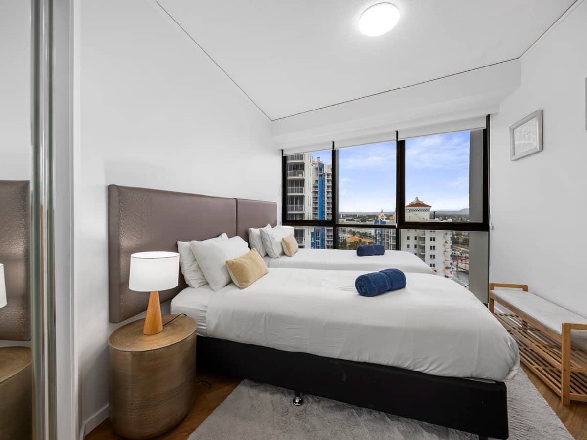 22 Surf Parade, BROADBEACH - Thumbnail 9