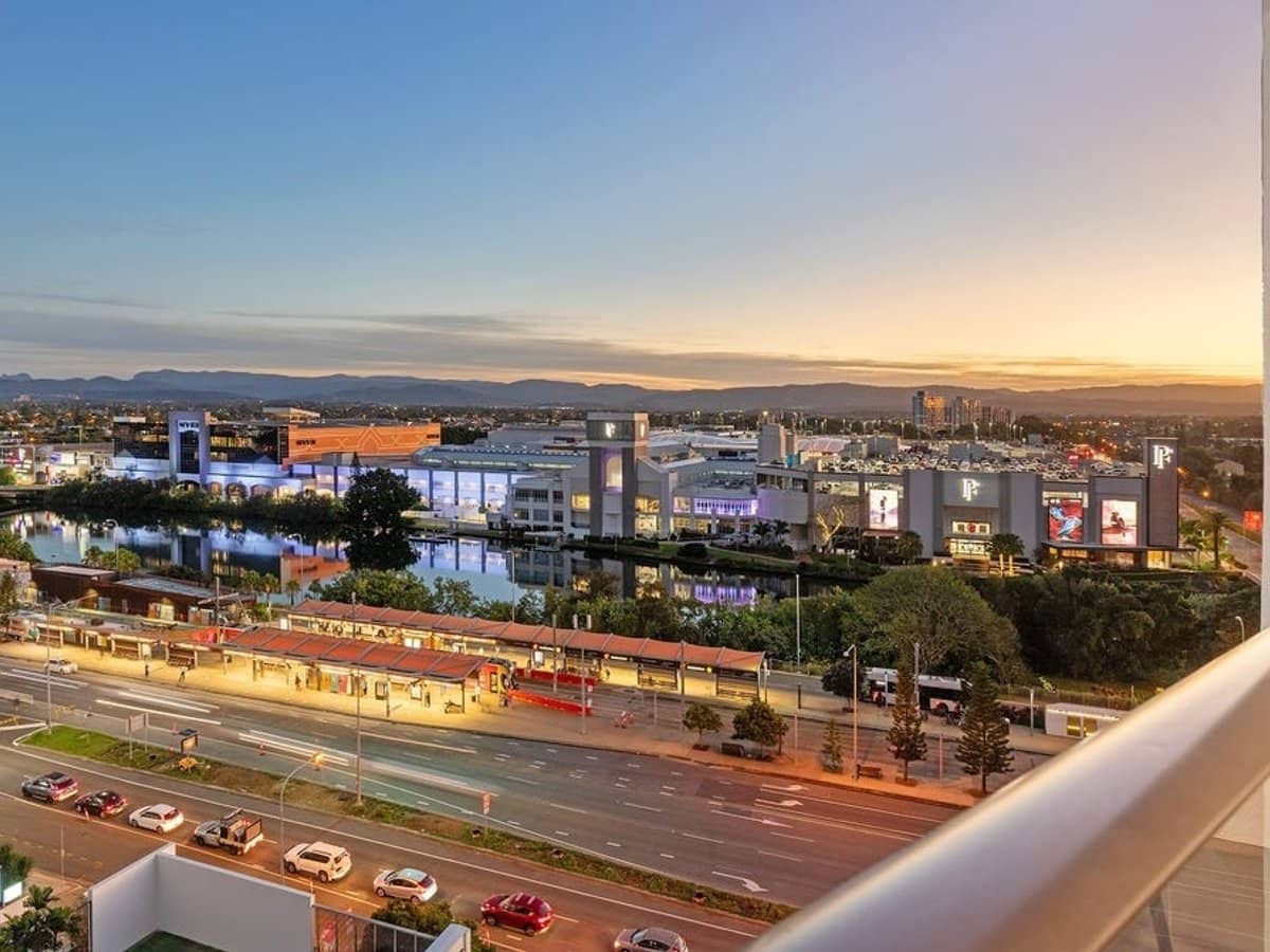 22 Surf Parade, BROADBEACH - Thumbnail 11