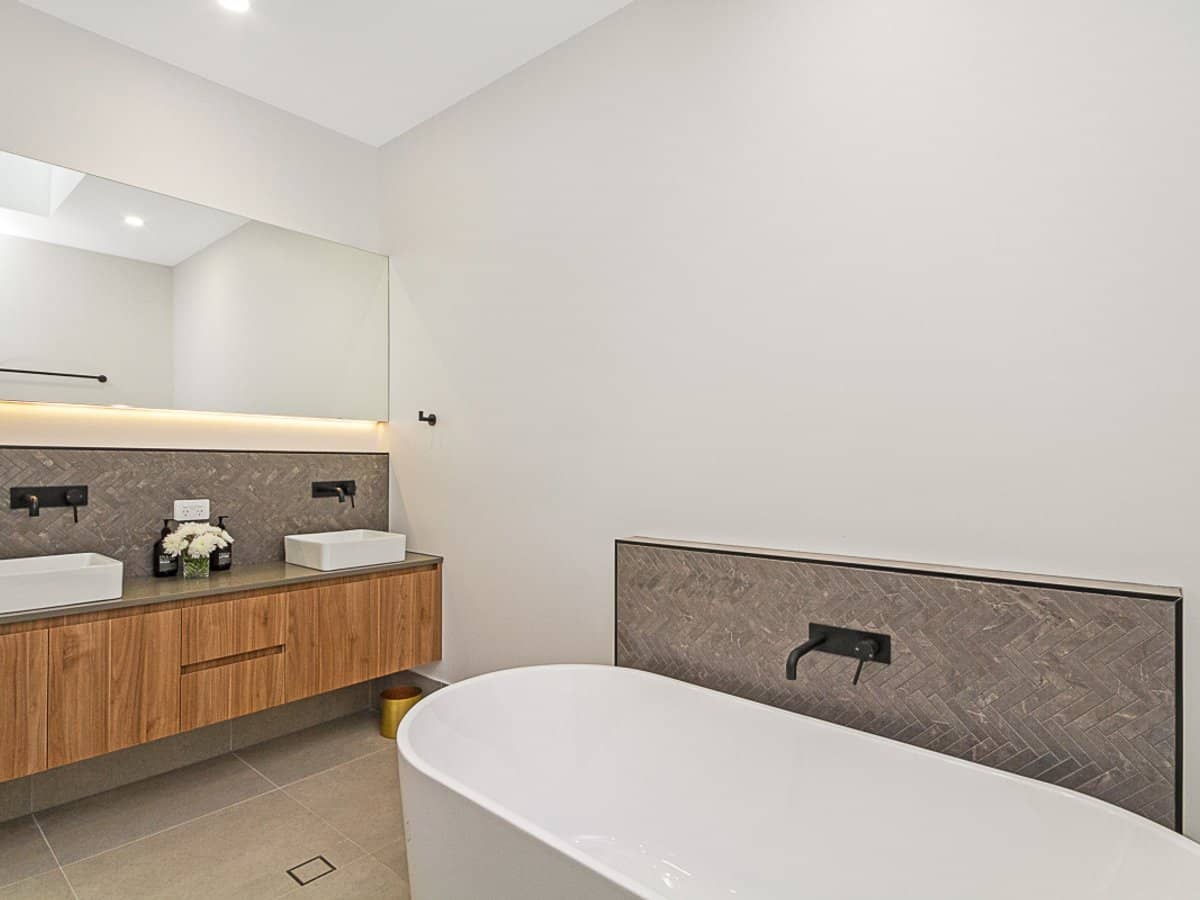 21 Tabilban Street, BURLEIGH HEADS - Thumbnail 11