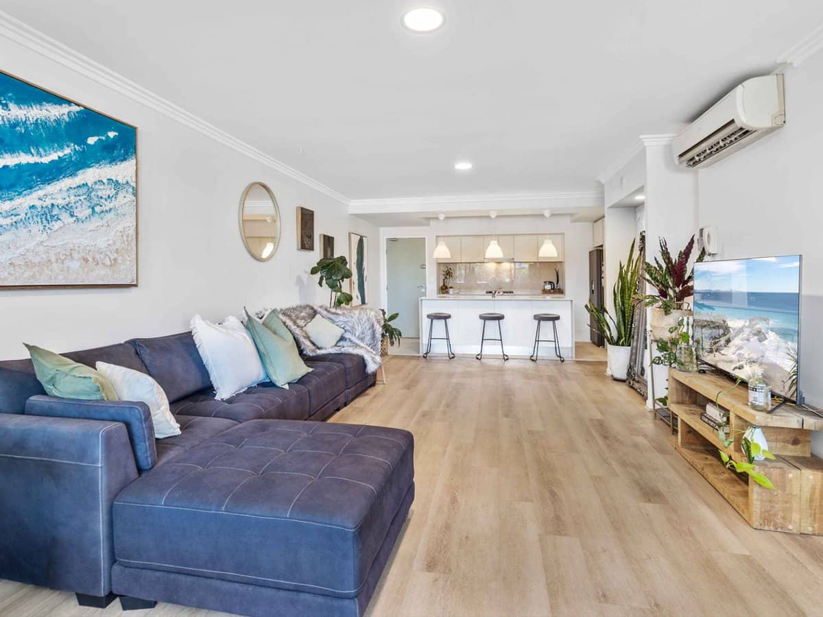 53 Darrambal Street, SURFERS PARADISE - Thumbnail 2