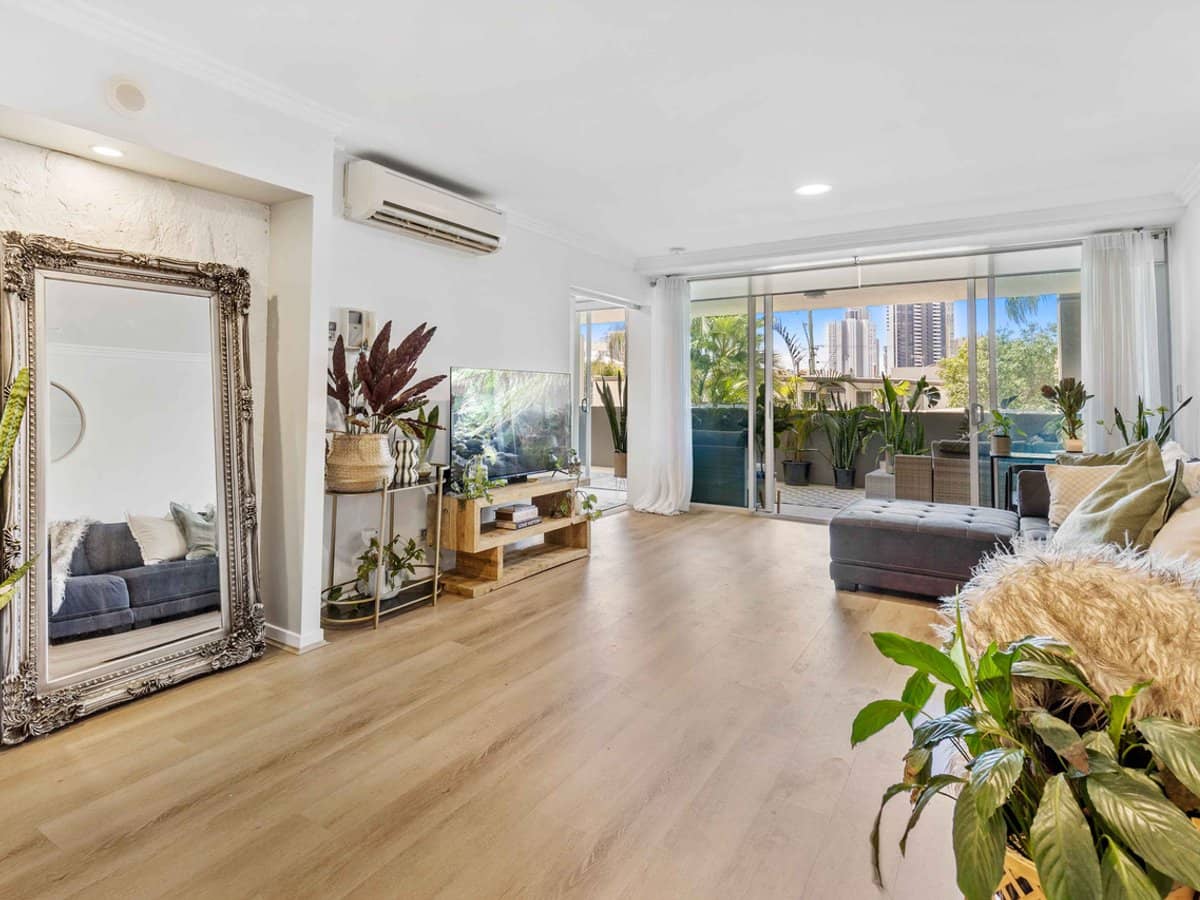 53 Darrambal Street, SURFERS PARADISE - Thumbnail 3