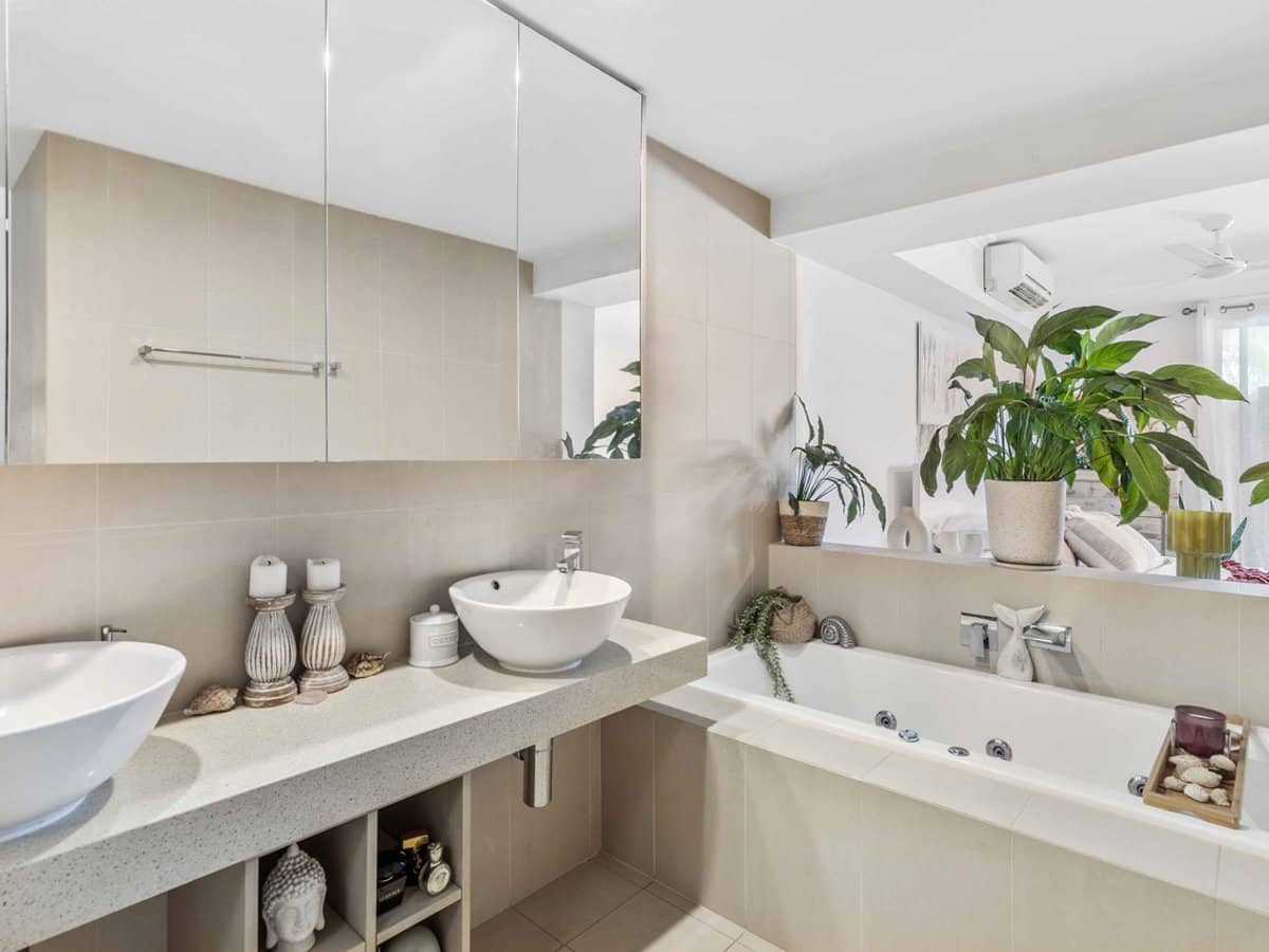 53 Darrambal Street, SURFERS PARADISE - Thumbnail 7