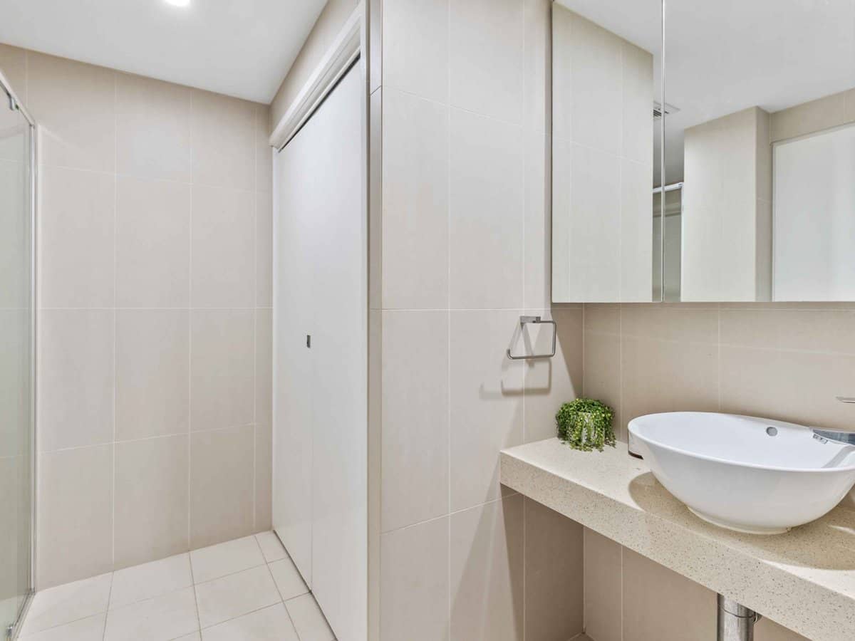 53 Darrambal Street, SURFERS PARADISE - Thumbnail 11