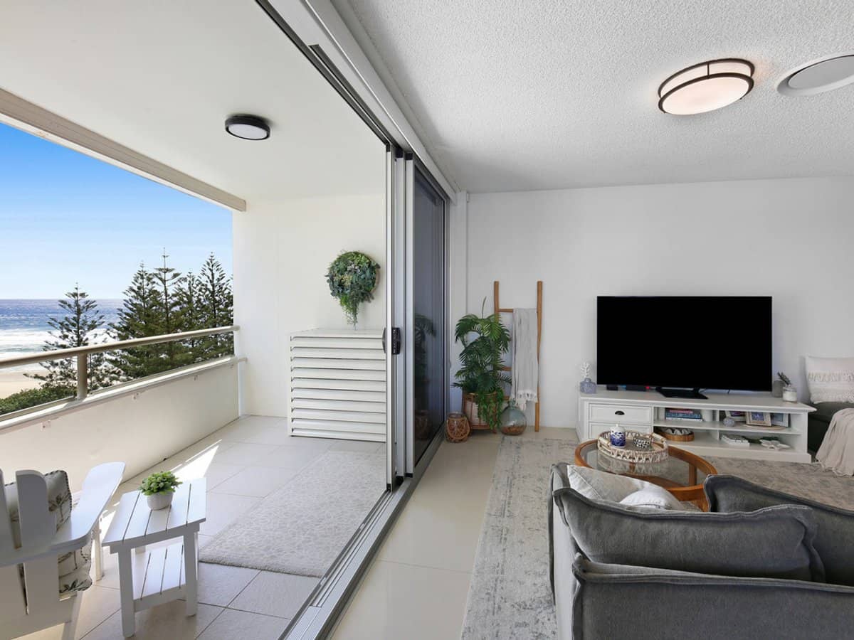 100 The Esplanade, Burleigh Heads - Thumbnail 1