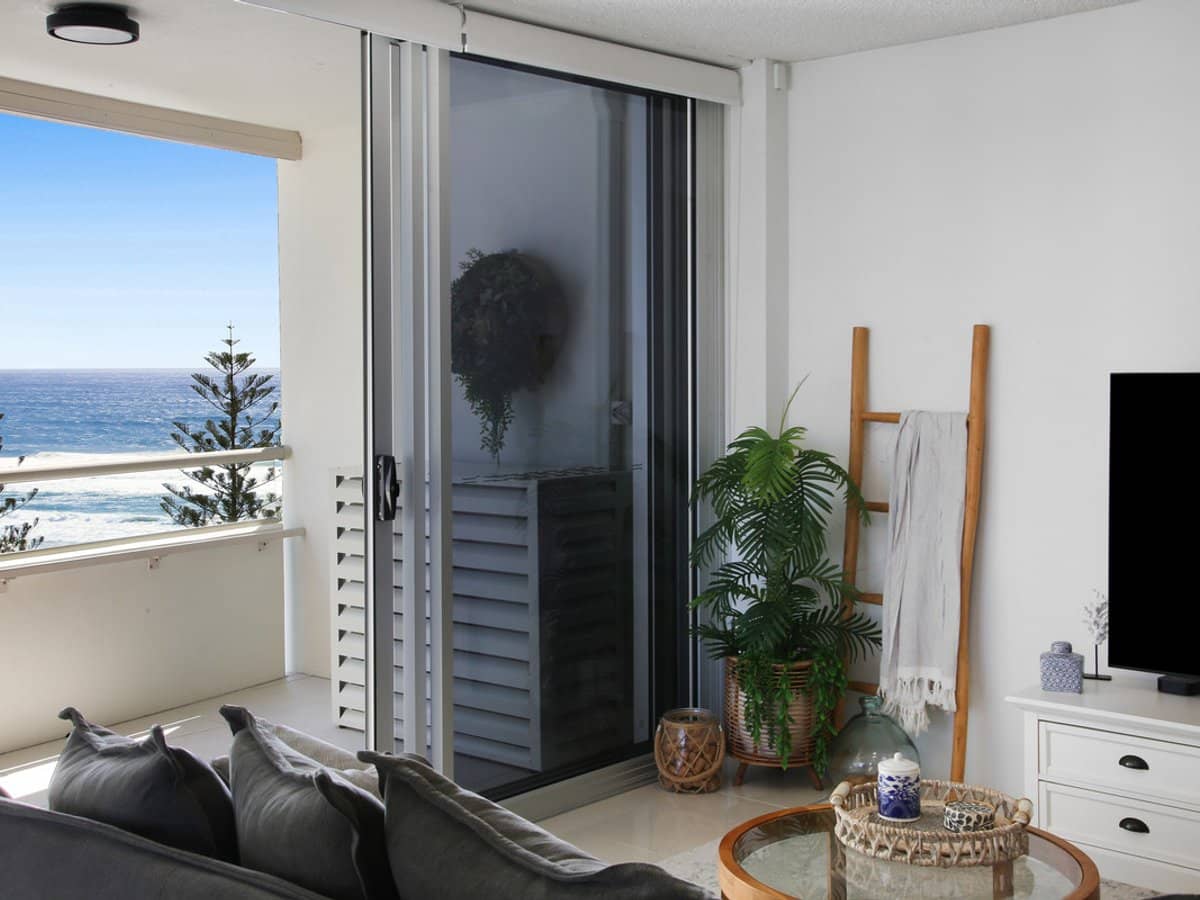 100 The Esplanade, Burleigh Heads - Thumbnail 4