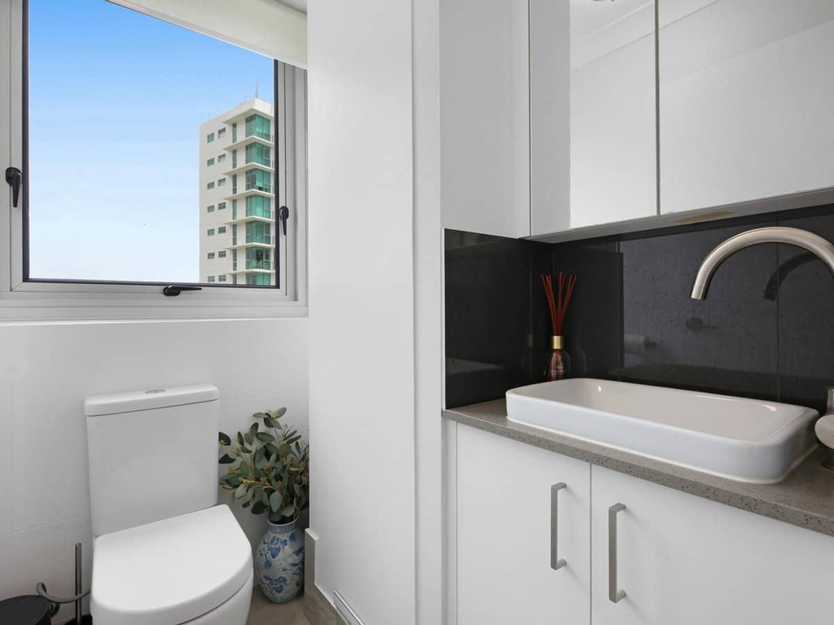 100 The Esplanade, Burleigh Heads - Thumbnail 15