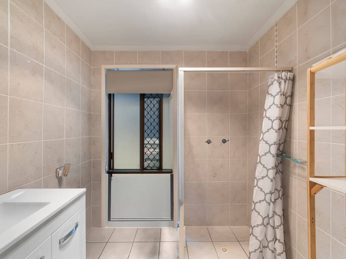 1 Lance Drive, MOUNT WARREN PARK - Thumbnail 9