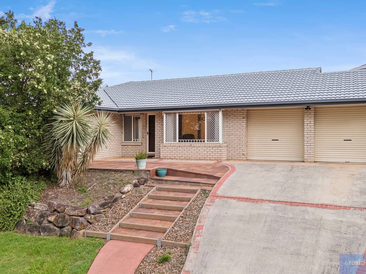 16 Mulligan Way, Edens Landing - Thumbnail 1