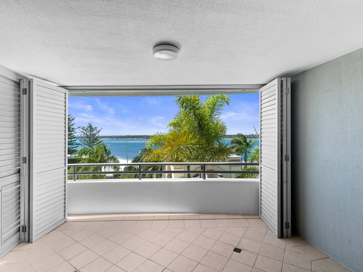 360 Marine Parade, LABRADOR - Thumbnail 9
