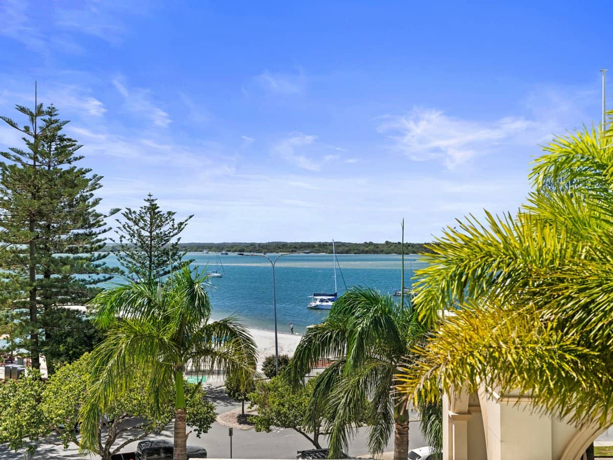 360 Marine Parade, LABRADOR - Thumbnail 10