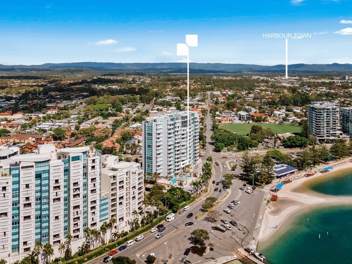 360 Marine Parade, LABRADOR - Thumbnail 14