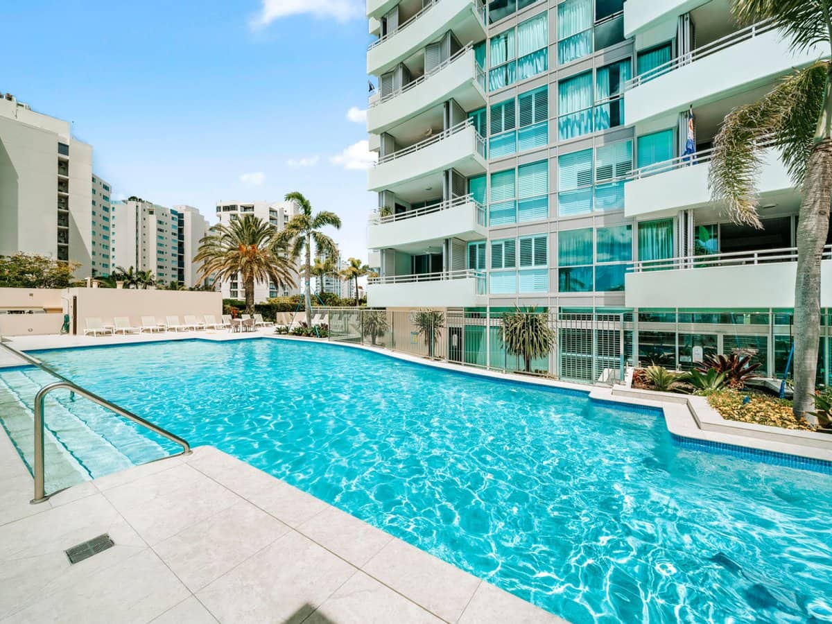 360 Marine Parade, LABRADOR - Thumbnail 16