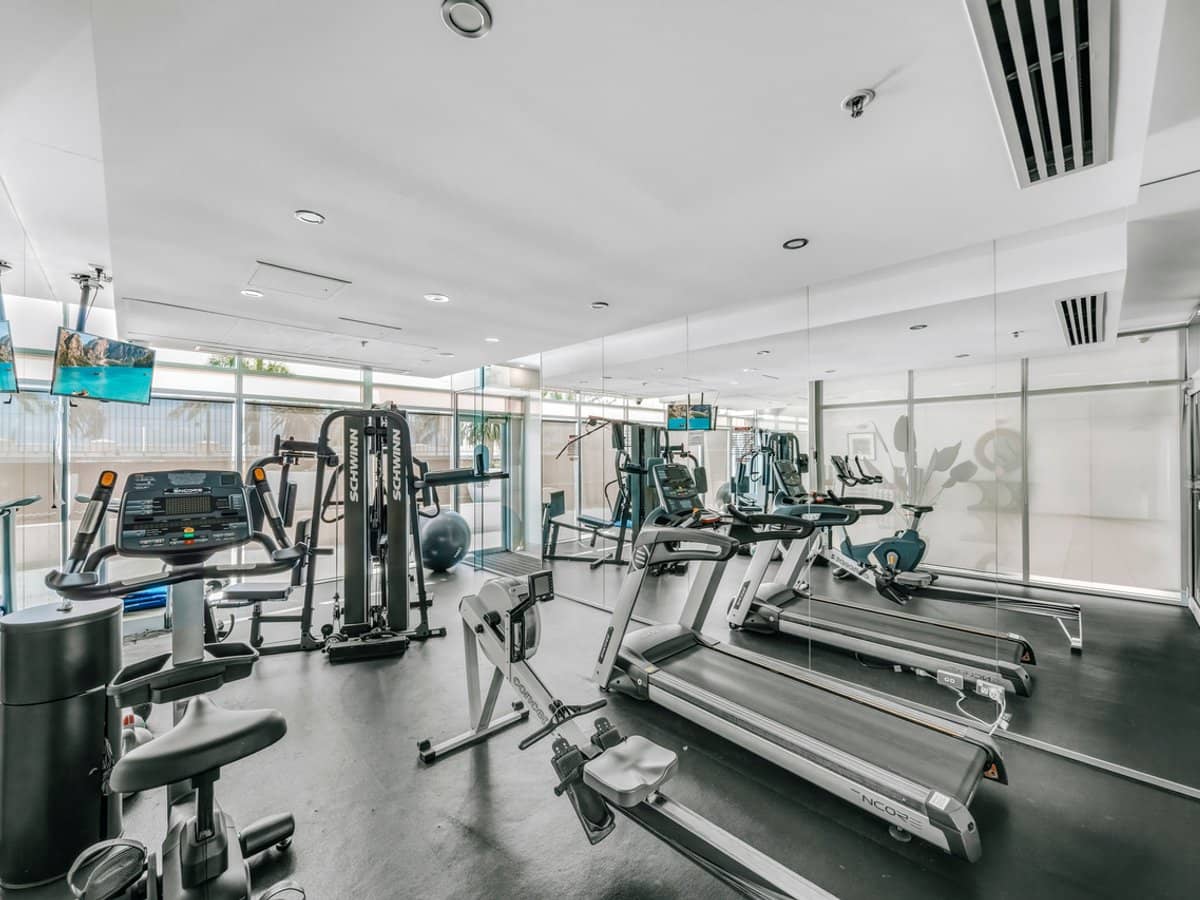 360 Marine Parade, LABRADOR - Thumbnail 18