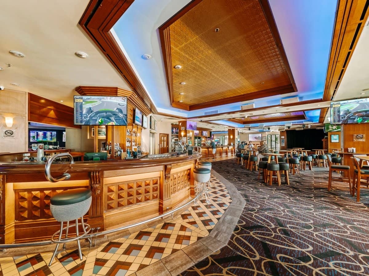 360 Marine Parade, LABRADOR - Thumbnail 21