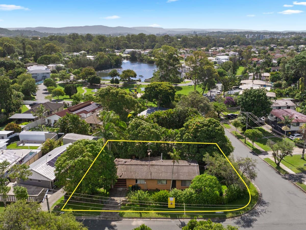 2 Wattle Street, VARSITY LAKES - Thumbnail 2