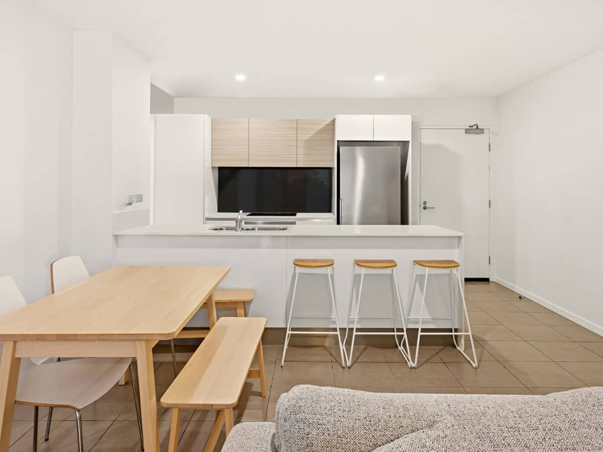 1-7 Waterford Court, BUNDALL - Thumbnail 3