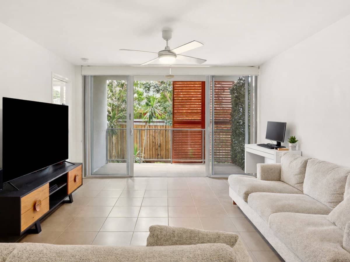 1-7 Waterford Court, BUNDALL - Thumbnail 4