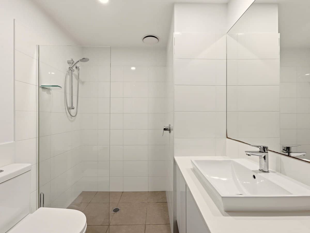 1-7 Waterford Court, BUNDALL - Thumbnail 9