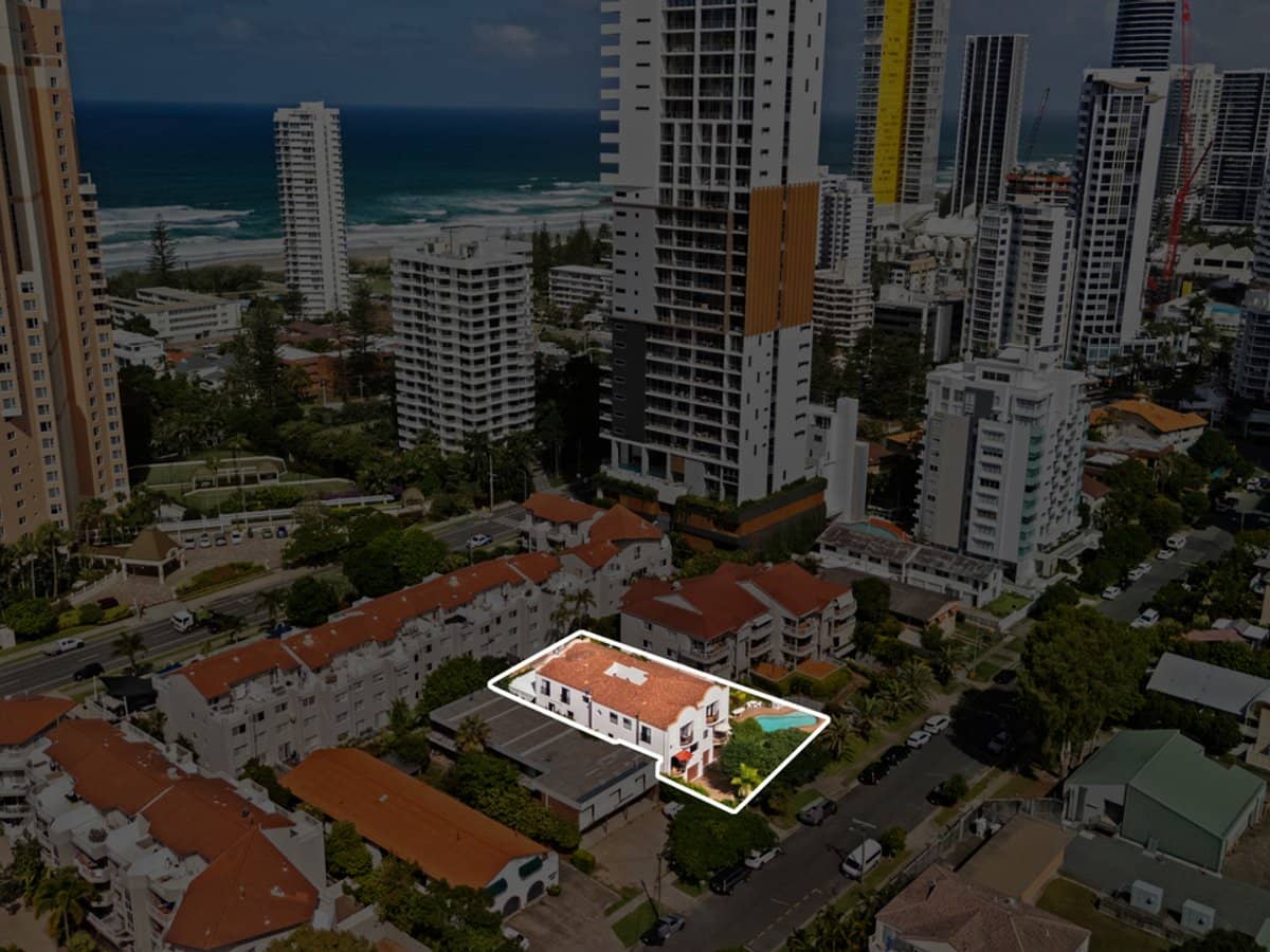 19 Jubilee Avenue, BROADBEACH - Thumbnail 3