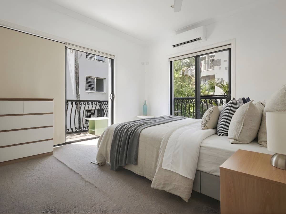 19 Jubilee Avenue, BROADBEACH - Thumbnail 9