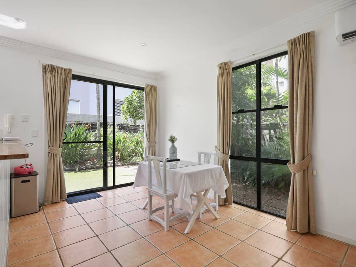 19 Jubilee Avenue, BROADBEACH - Thumbnail 15